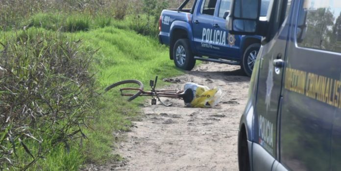 Junto al cuerpo del infortunado había una bicicleta.