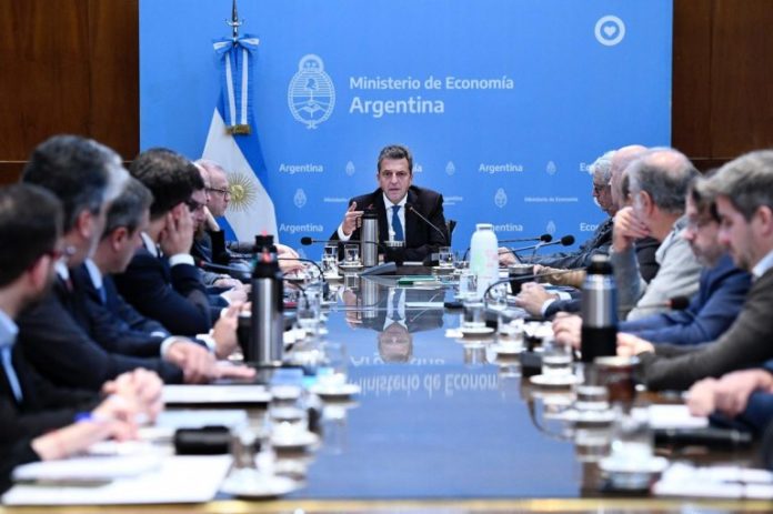 La reunión convocó a todos los integrantes del equipo.